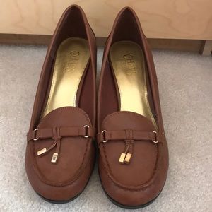 NIB Chaps wedges - brown